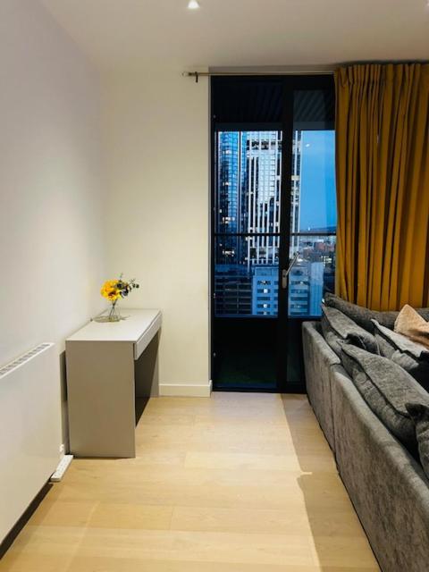 Апартаменти Luxury High Rise 2-Bed With Lovely View In Canary Wharf Лондон Екстер'єр фото